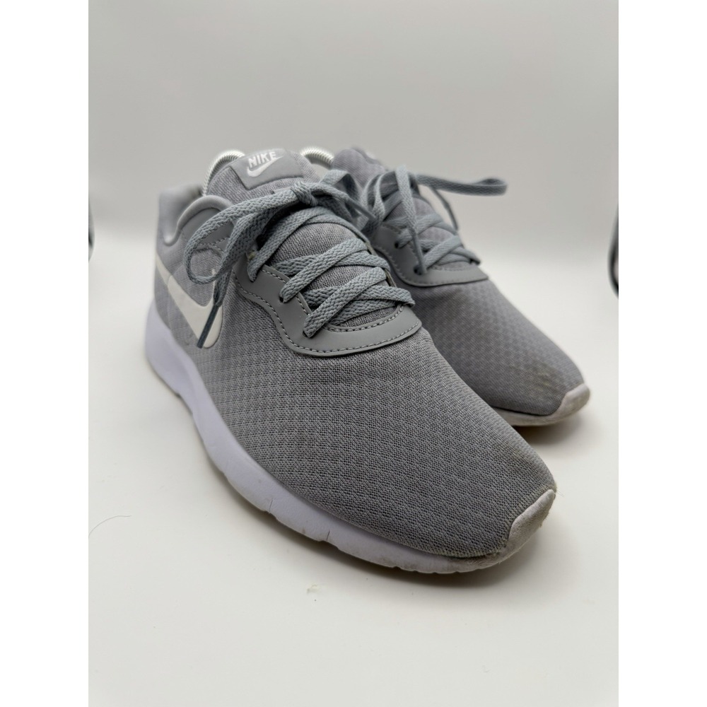 Nike Tanjun GS Wolf Grey White Running Shoes Youth Size 7Y (Women's 8.5)